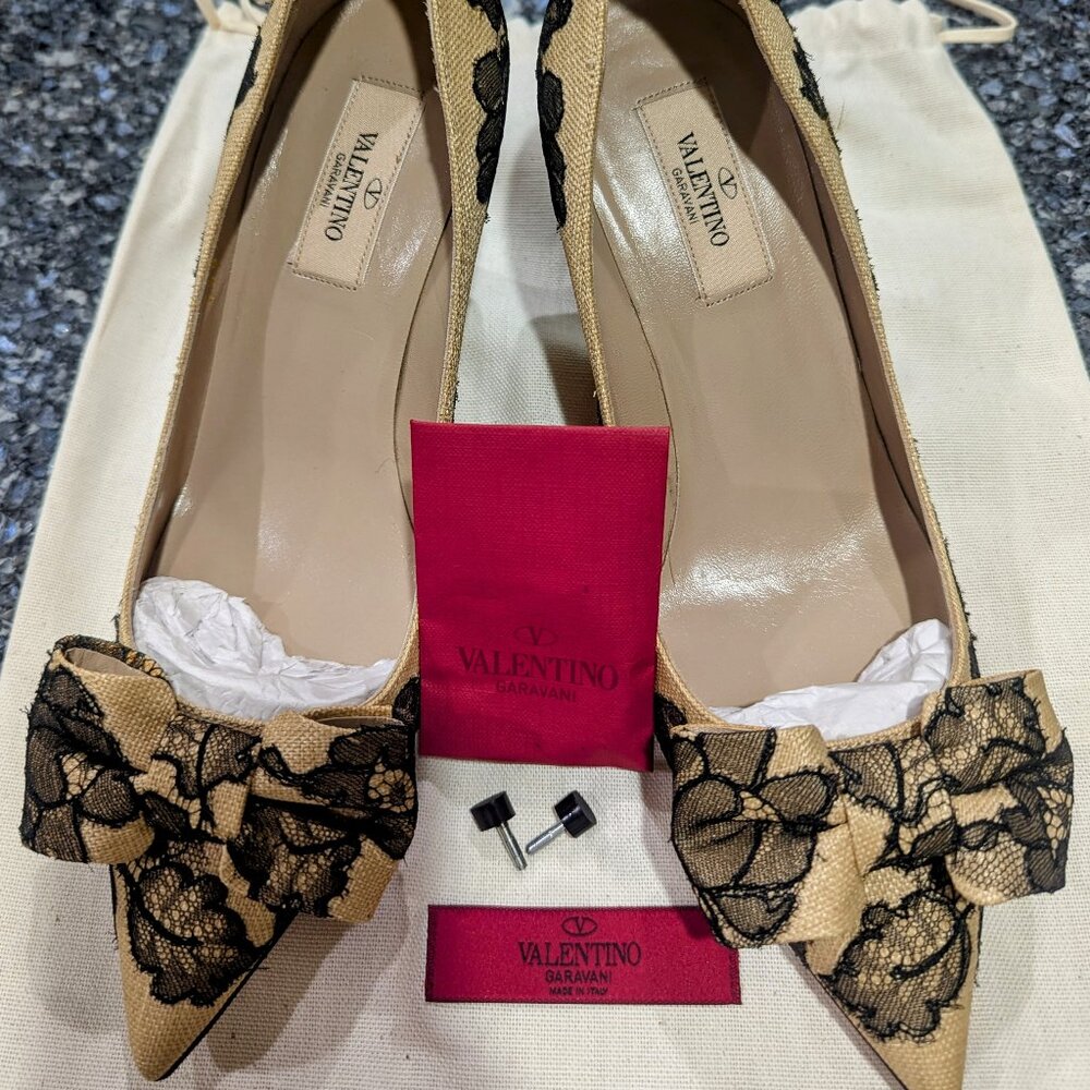 Valentino Beige Canvas and Lace Bow Heels Size 371/2